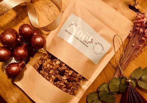Granola met haver, veenbessen, pecanoten en een vleugje appelsien